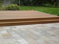 Holzterrasse mit Stuffe