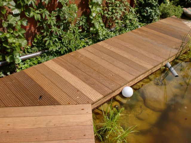  Holz im Garten